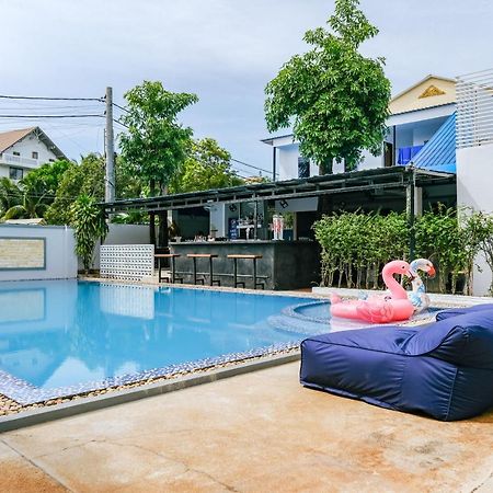 Queentown Hostel Siem Reap Exterior photo